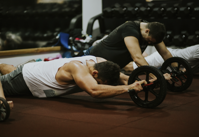 Como treinar com a academia lotada